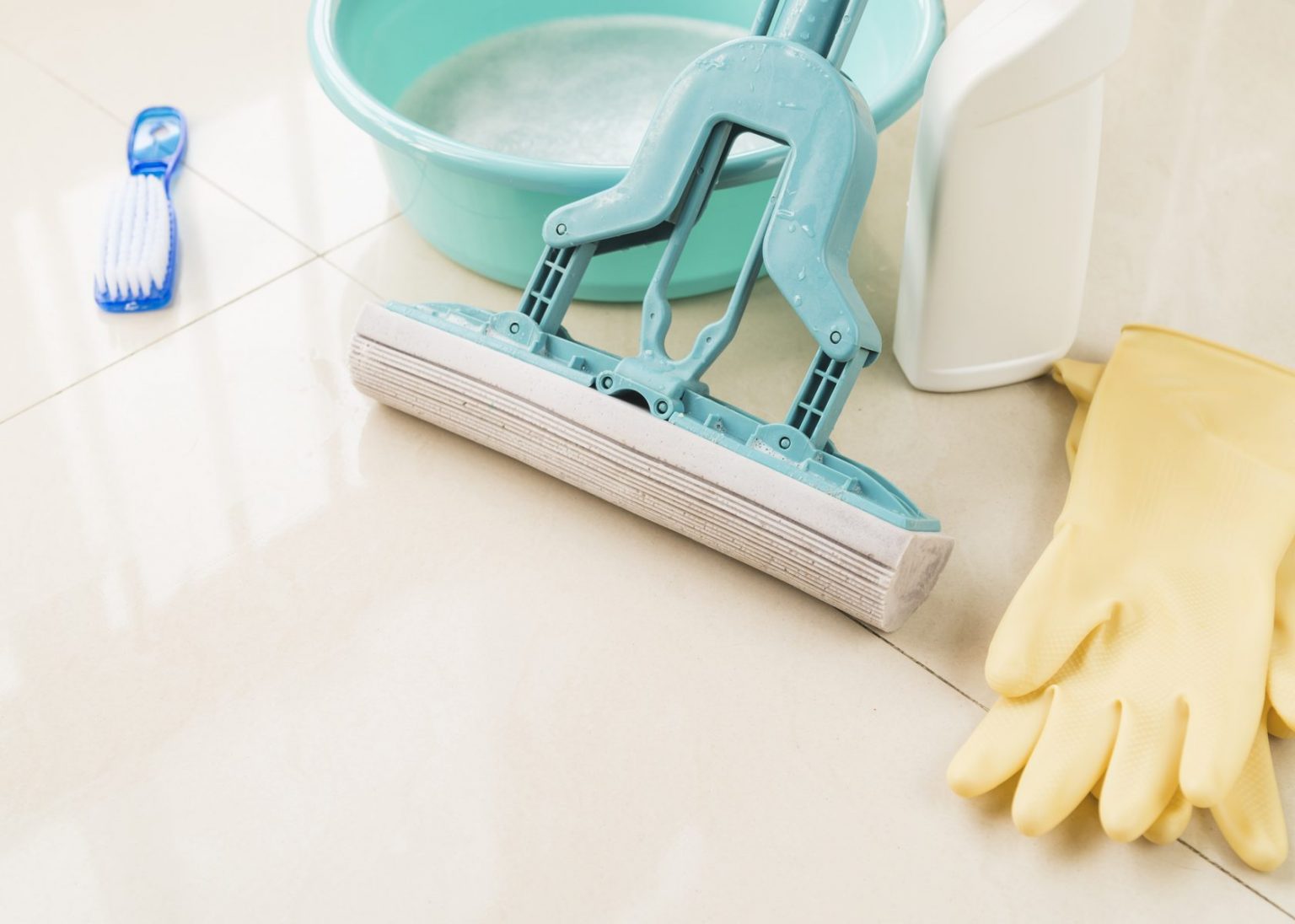 Как мыть матовое. Как мыть натяжной потолок. clean the bath. clean bathroom. cleaning bathroom.